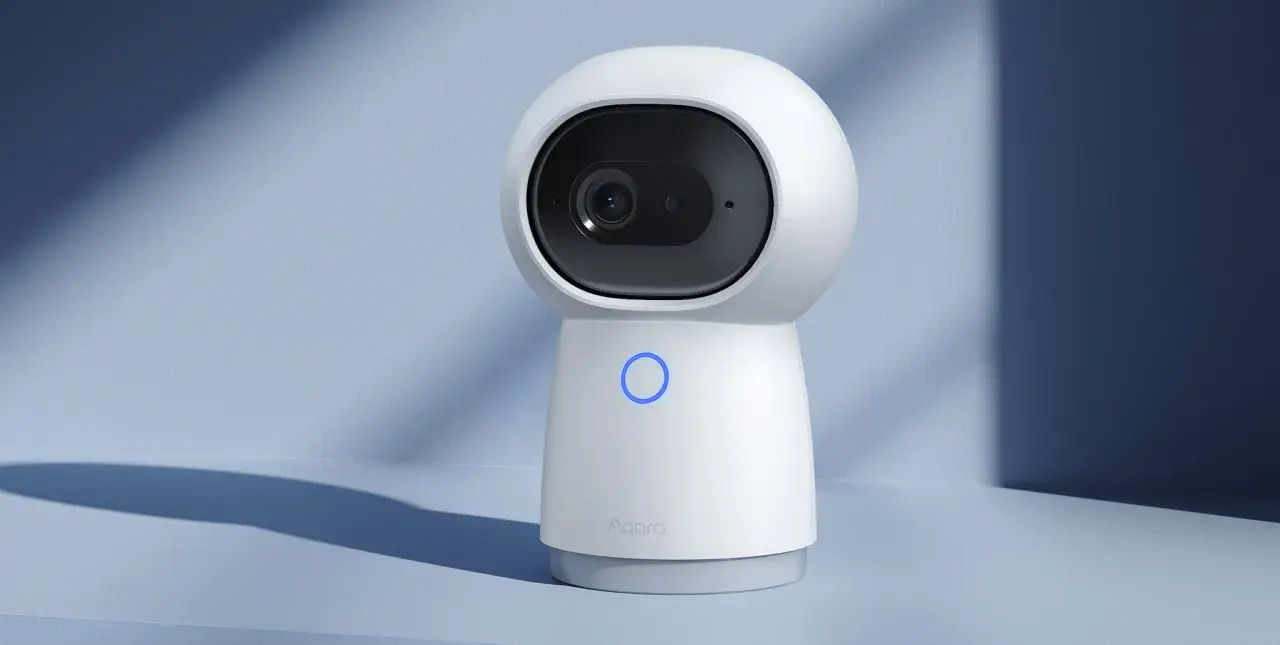 Caméra de surveillance intelligente Aqara Camera Hub G3, au design moderne et épuré, avec un anneau lumineux bleu.
