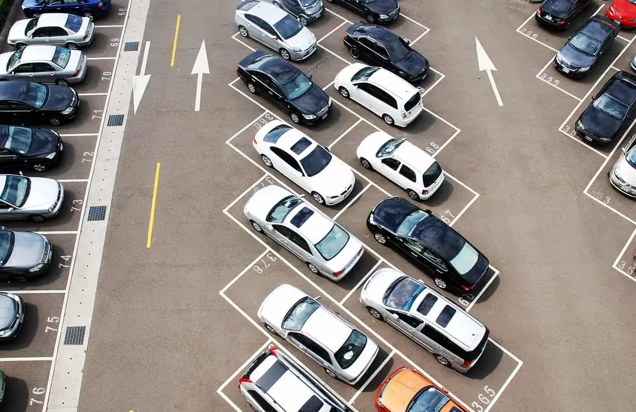 Jak bezpiecznie i tanio przewieźć auto z Austrii do Polski – praktyczne porady