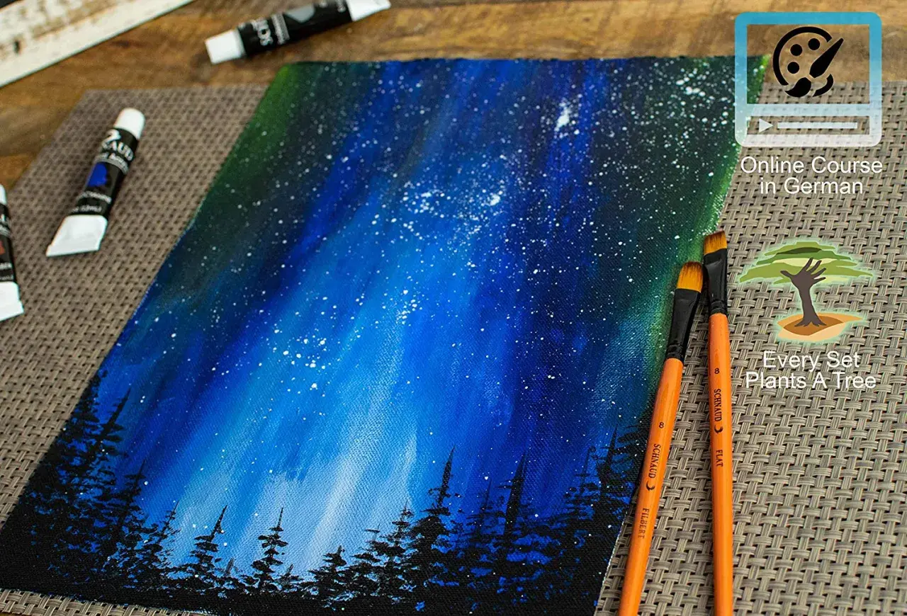 Acrylfarben Kinder Ideen: Ein Sternenhimmel über einem Wald, gemalt mit leuchtenden Blautönen. Pinsel und Farben liegen bereit.
