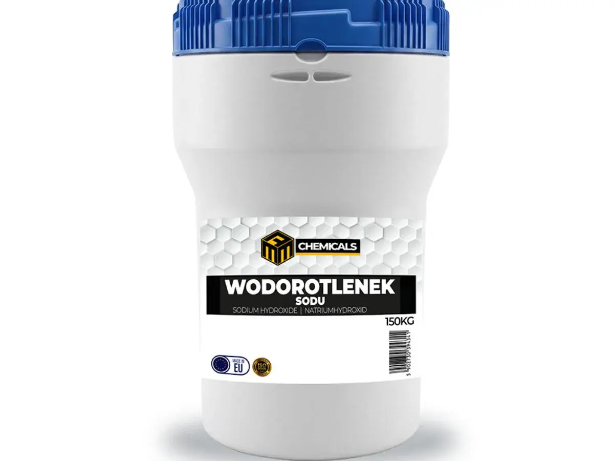 Biały pojemnik z niebieską zakrętką zawiera 150 kg wodorotlenku sodu (sodium hydroxide).