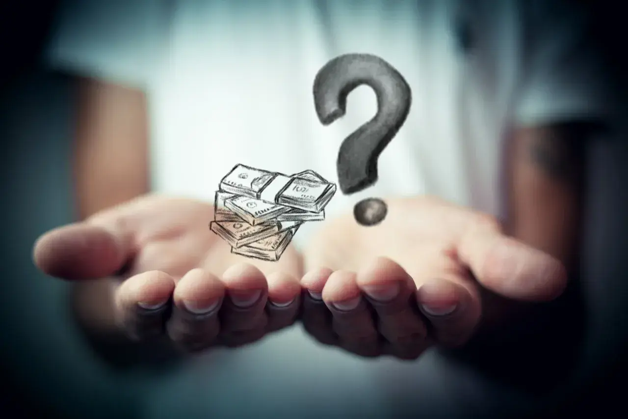 Mains ouvertes tenant des liasses de billets dessinées, avec un point d'interrogation au-dessus. Une question sur la participation aux bénéfices.
