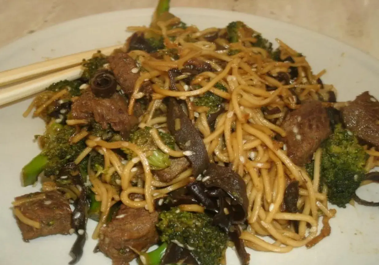Pyszna wieprzowina w sosie teriyaki - proste przepisy i porady kulinarne