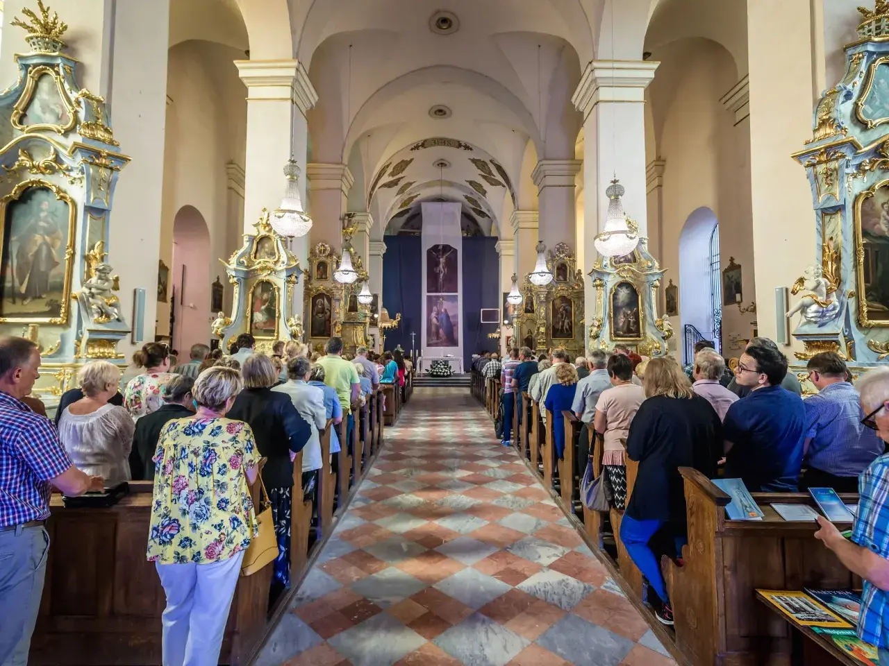 Czy 1 maja trzeba iść do kościoła? Prawda o obowiązku religijnym
