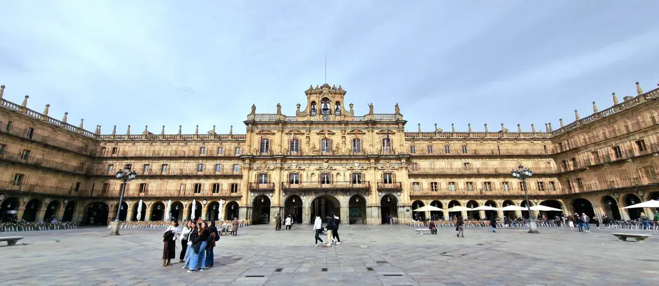 Plaza Mayor de Salamanca, un lugar perfecto para empezar a planificar cómo llegar a Salamanca y disfrutar de su arquitectura.
