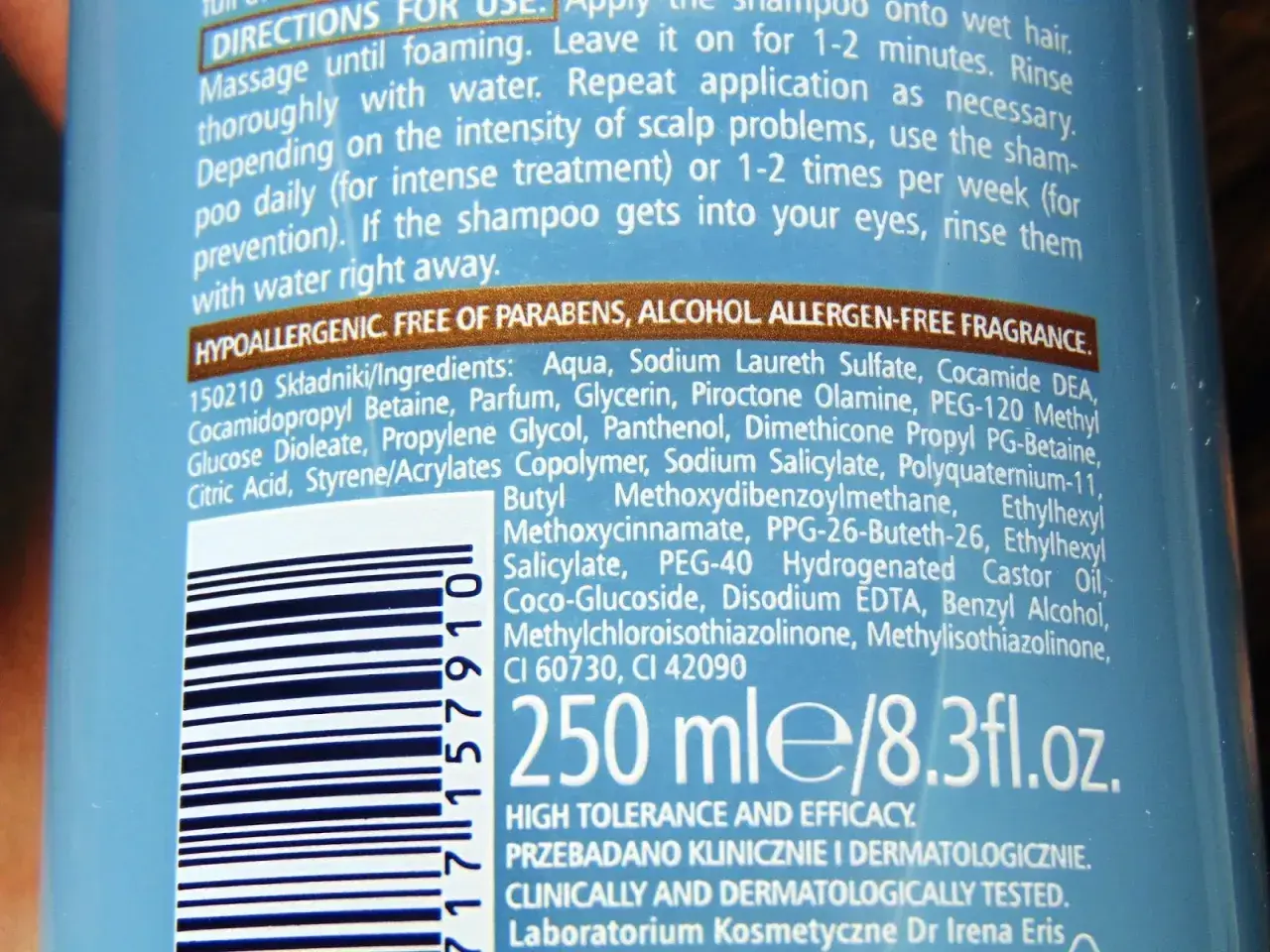 Składniki szamponu zawierają pirokton olaminy, który pomaga w walce z problemami skóry głowy.