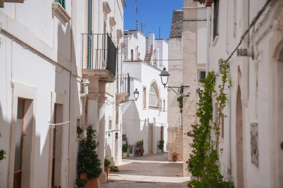 Charming white alleyway in Puglia, perfect for finding where to stay in Puglia as a base.