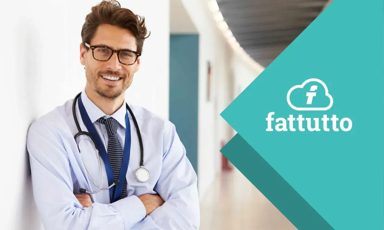 Medico sorridente con stetoscopio, pronto a emettere fattura o ricevuta. Il logo "fattutto" suggerisce la gestione semplificata delle pratiche.
