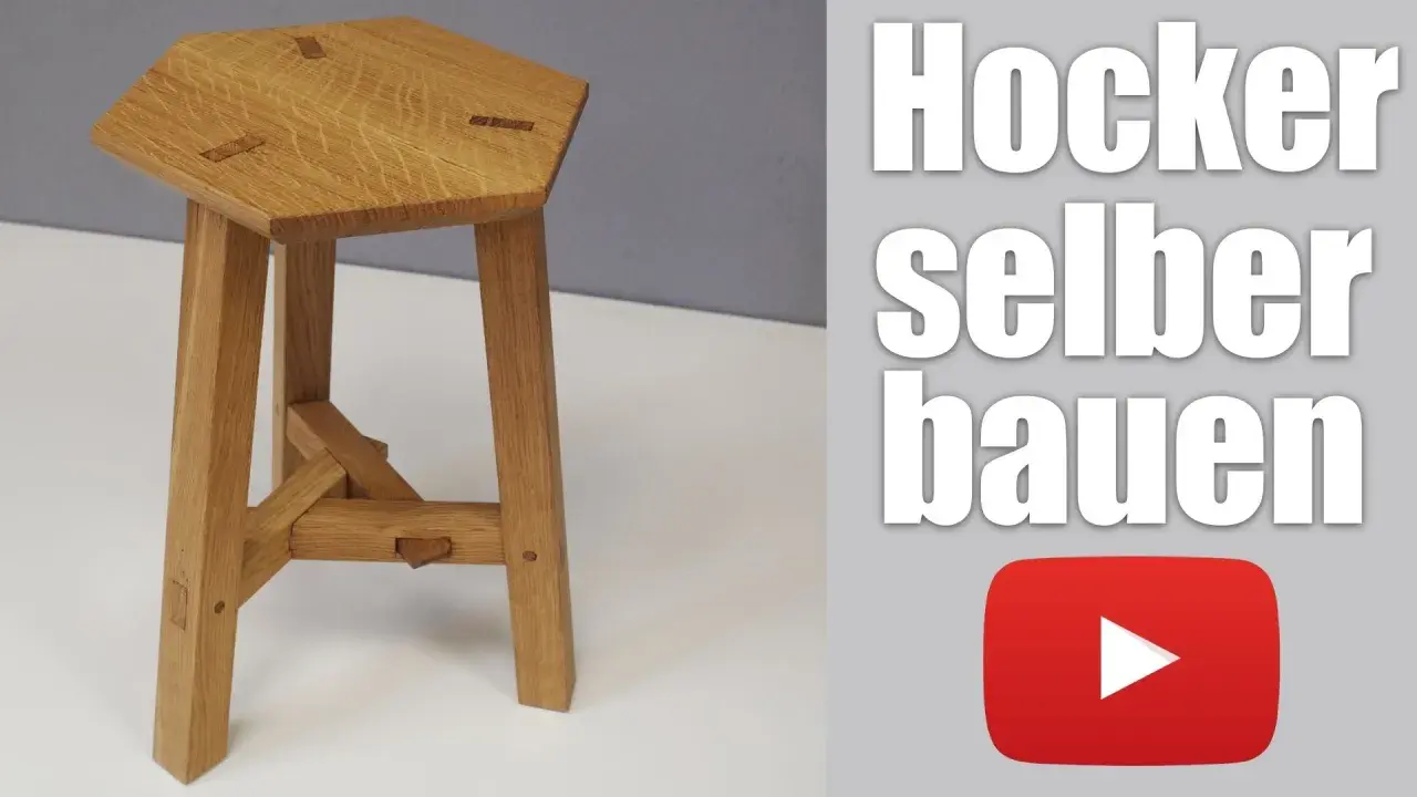 Ein sechseckiger Holzhocker mit drei Beinen, der zeigt, wie man einen dreibein holz selber bauen kann.