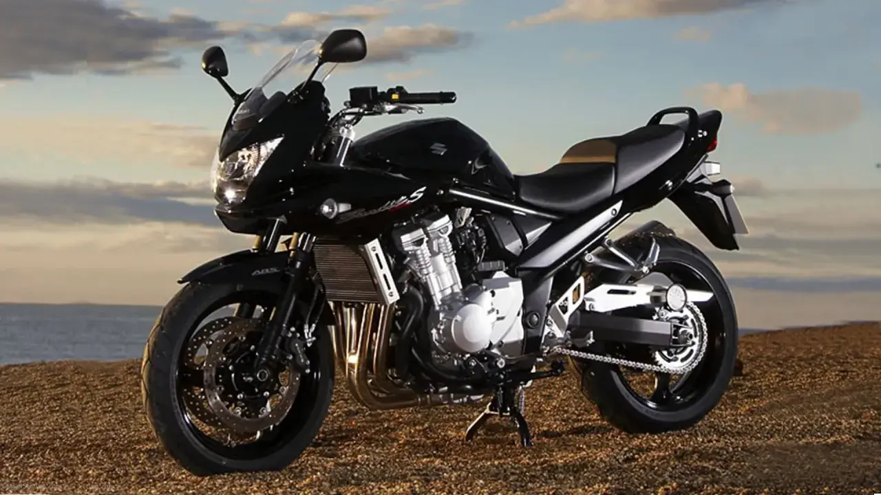 Suzuki Bandit 650 negra, lista para la aventura. Conoce su suzuki bandit 650 ficha técnica completa.