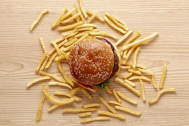 Ile waży hamburger? Odkryj zaskakujące różnice w wagach!