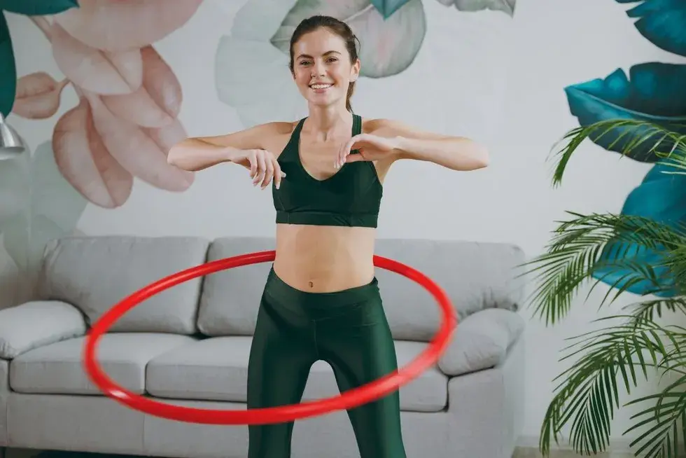 Hula hop - ile kalorii spalisz? Zaskakujące efekty treningu