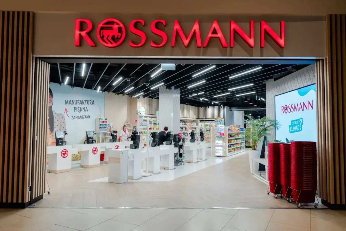 Rossmann skąd pochodzi? Poznaj fascynującą historię tej sieci