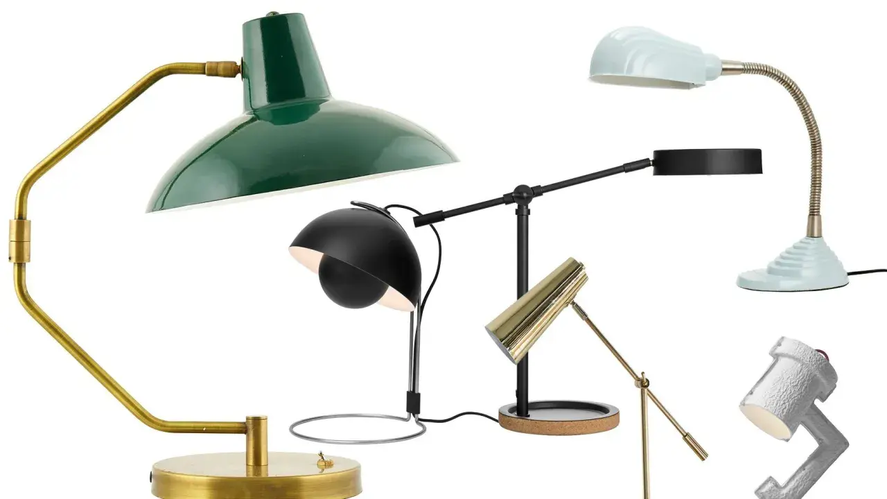 Varias lámparas de escritorio de diseño, incluyendo un flexo arquitecto verde y dorado, perfectas para iluminar tu espacio de trabajo.