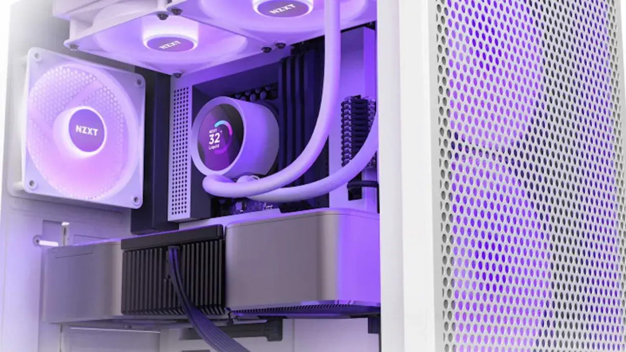 Ein PC mit AIO-Wasserkühlung und RGB-Lüftern. Die AIO-Wasserkühlung zeigt 32°C an. Ein Vergleich zwischen AIO vs. Air Cooler ist hier visuell dargestellt.