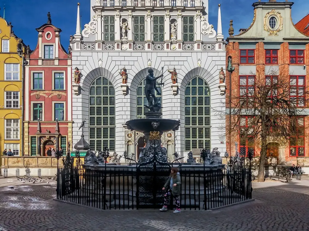 Fontanna Neptuna w Gdańsku, z bogatą historią i ciekawostkami, stanowi serce miasta.
