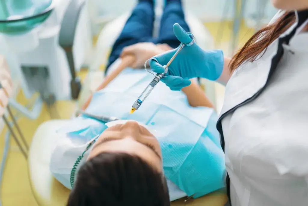 Ile schodzi znieczulenie od dentysty? Czas trwania i co musisz wiedzieć