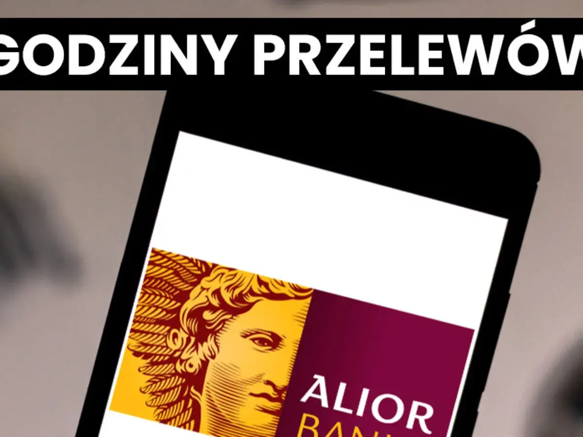 Telefon z aplikacją Alior Bank, na ekranie widoczny fragment logo i tekst "GODZINY PRZELEWÓW".