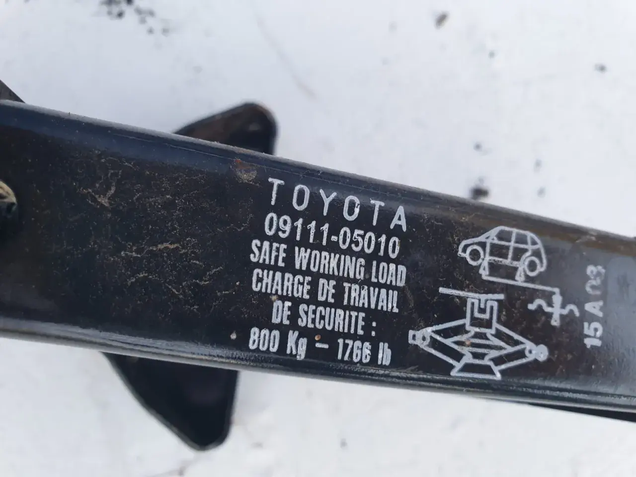 Lewarek do Toyoty Yaris, z oznaczeniem 09111-05010 i maksymalnym udźwigiem 800 kg.