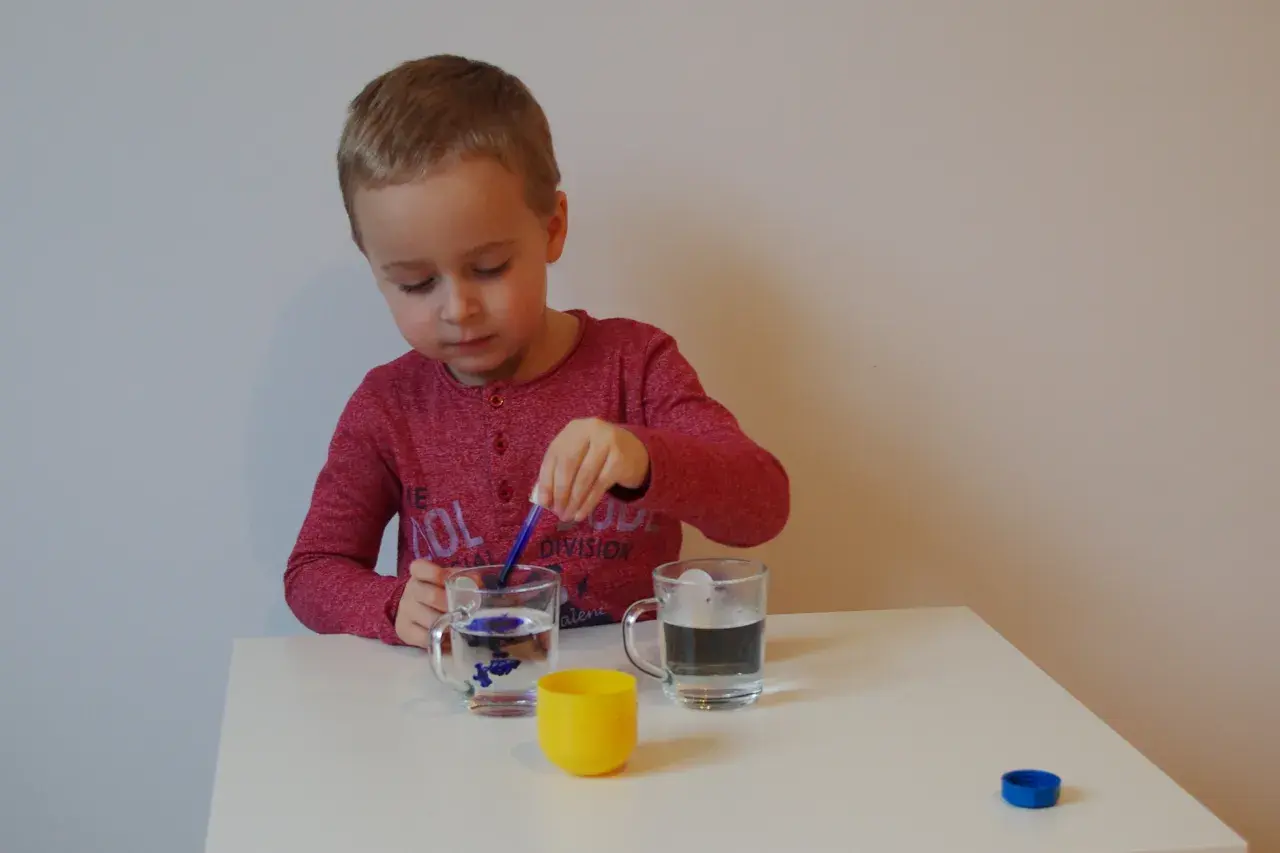 Dlaczego atrament znika? Eksperyment z octem i chemią pH