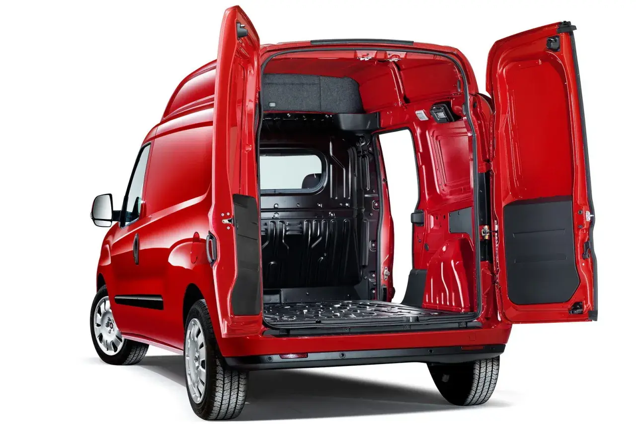 Fiat Doblò: scopri le generose misure del vano carico, perfetto per ogni tua esigenza di trasporto.