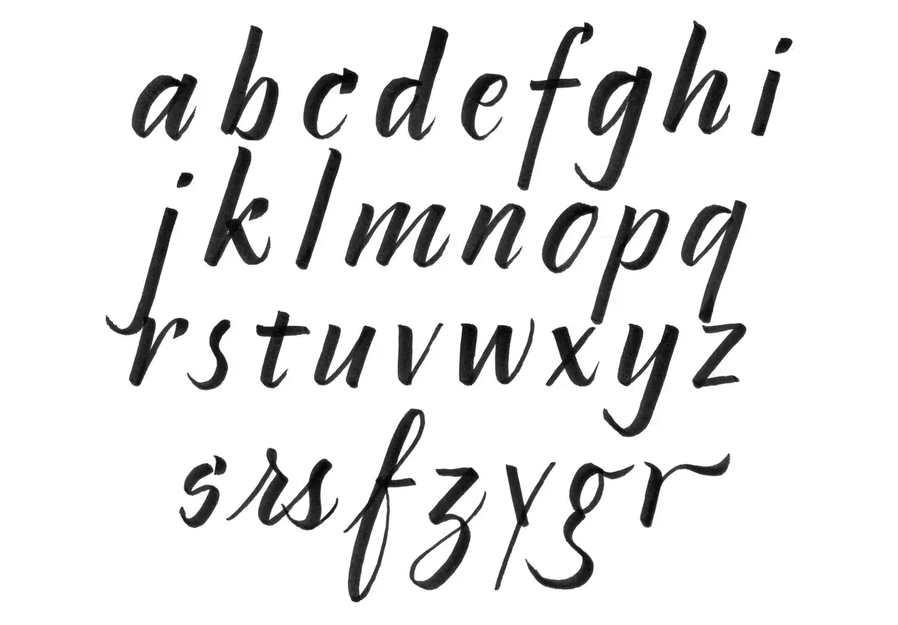 El abecedario en cursiva, un ejemplo de art lettering con trazos fluidos y elegantes.