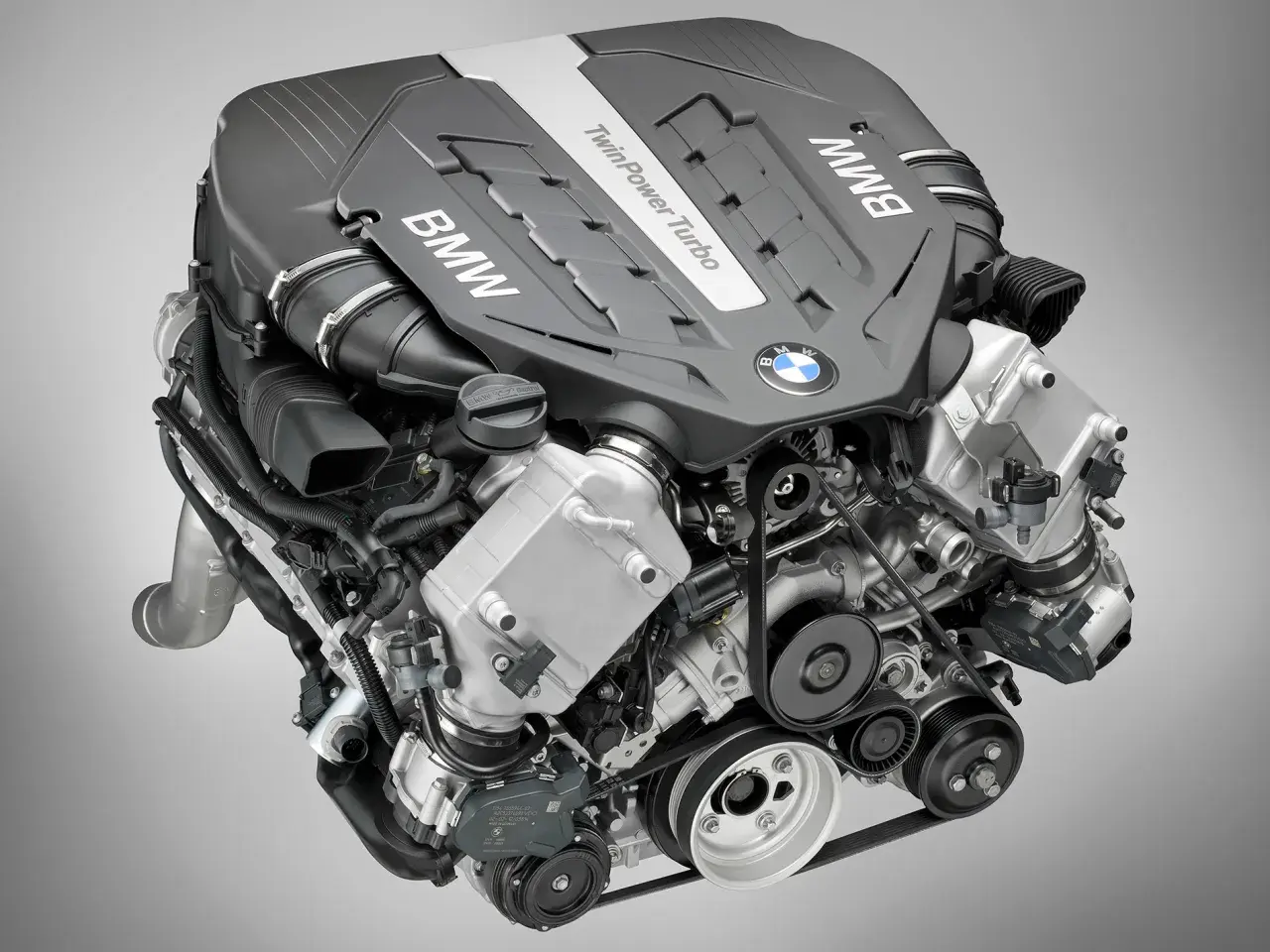 Jak wybrać najlepszy silnik do BMW 7 F01? Porównanie, zalety i wady każdej opcji