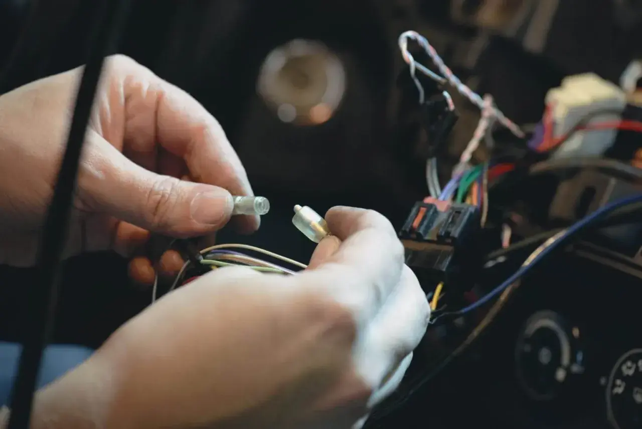 Jak sprawdzić przewody elektryczne w samochodzie i uniknąć problemów