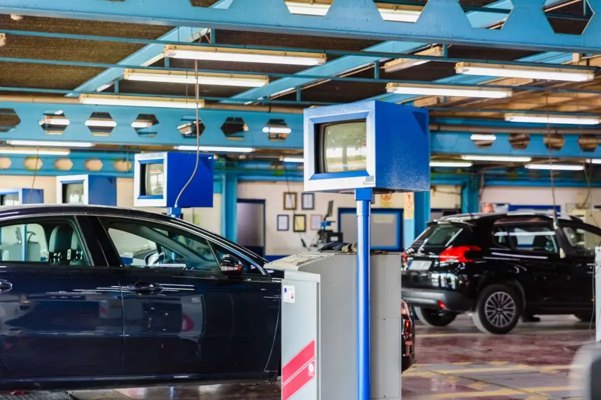 Samochody na stacji diagnostycznej. Czy wycięty DPF wpłynie na wynik przeglądu?