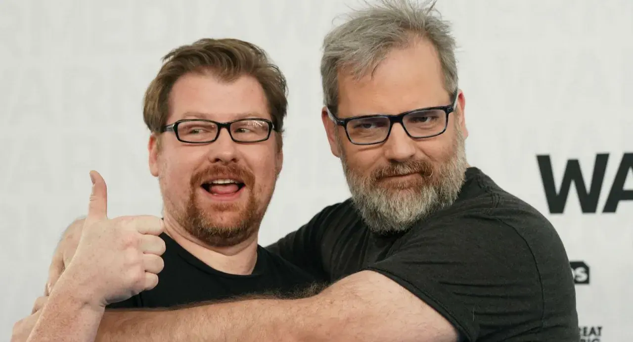 Justin Roiland et Dan Harmon, voix de Rick et Morty, célèbrent la distribution de la série.