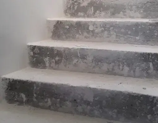 Jak skutecznie pokryć schody betonowe? Wybierz najlepsze materiały!