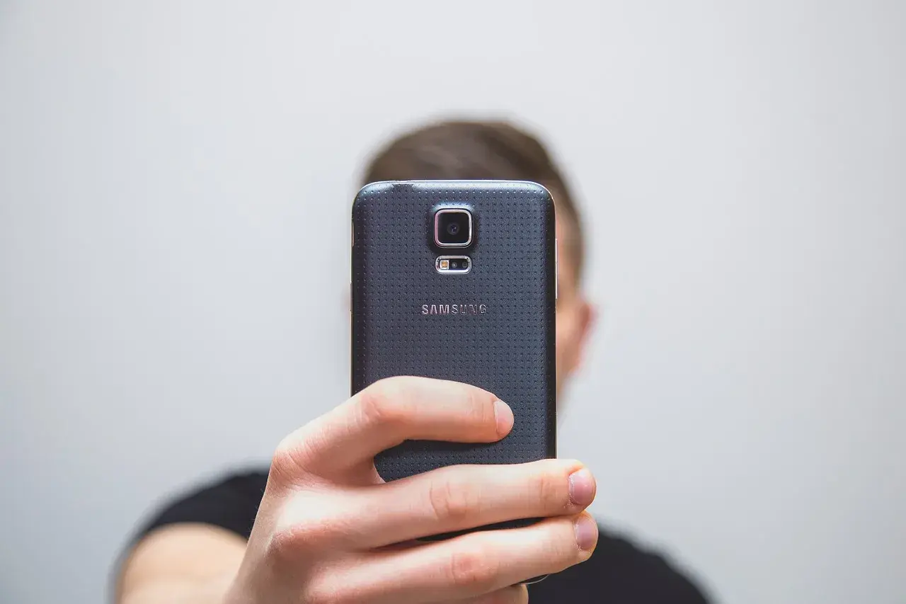 Jak sprawdzić aparat w telefonie i uniknąć problemów z jakością zdjęć