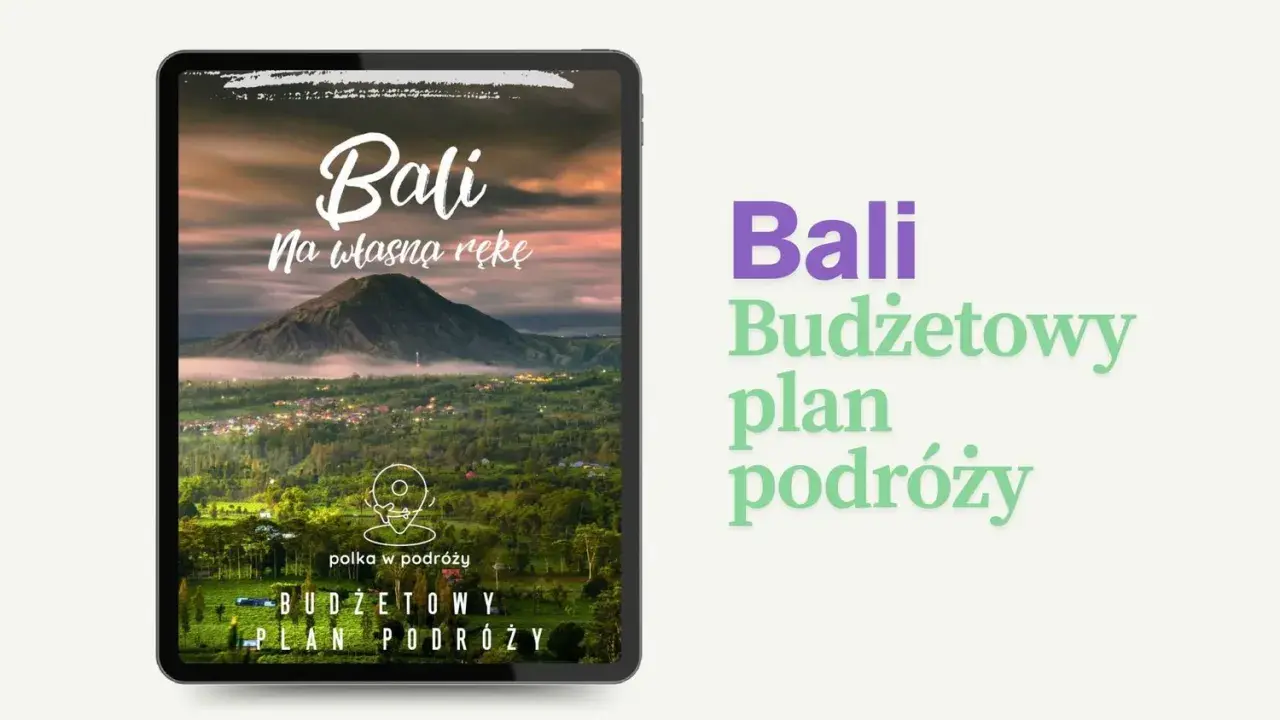 Bali budżetowy plan podróży na własną rękę. Widok na wulkan i wioskę o zachodzie słońca.