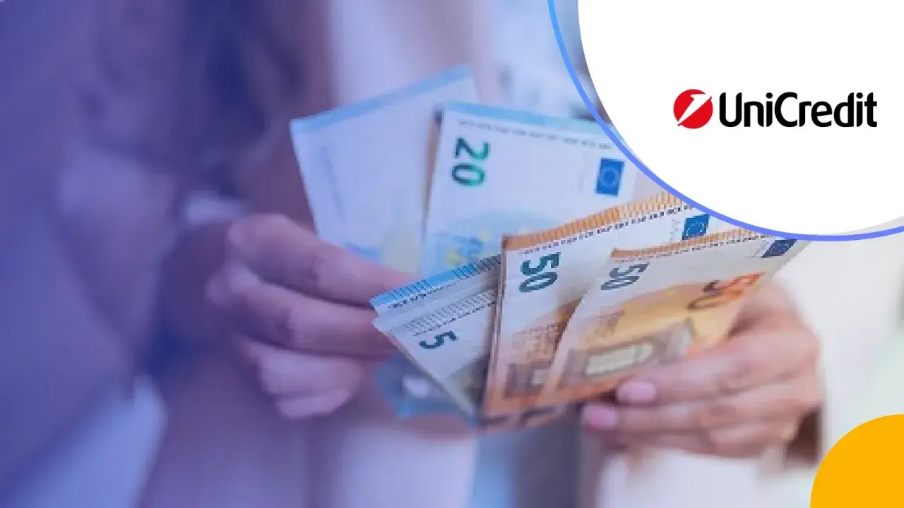 Dłonie trzymają banknoty euro, w tym 50 i 20 euro. Logo UniCredit sugeruje usługi bankowe.