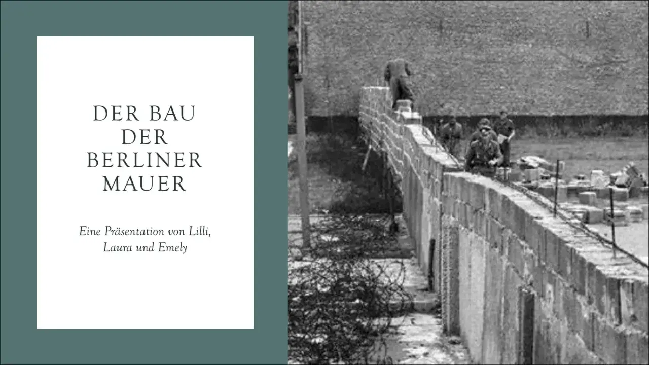 Schwarz-Weiß-Foto: Bau der Berliner Mauer mit Soldaten und Ziegelsteinen.
