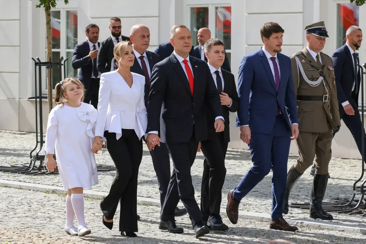 Rodzina prezydencka idzie razem, obalając plotki o konflikcie wewnątrz rodziny prezydenckiej o start w kolejnych wyborach.