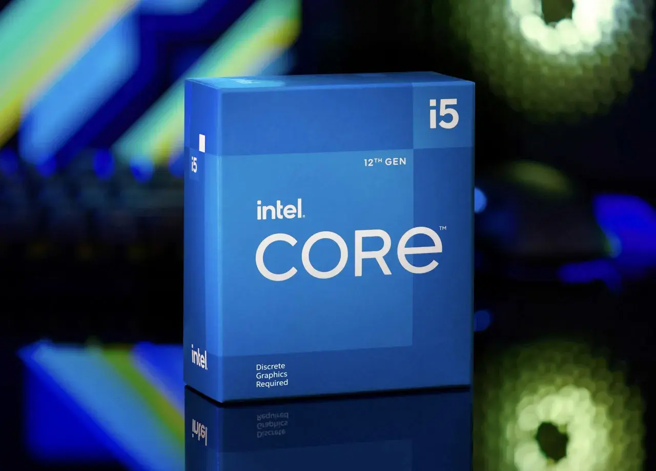 Intel Core i5-12400F Box. Der Prozessor ist bereit für den Test.
