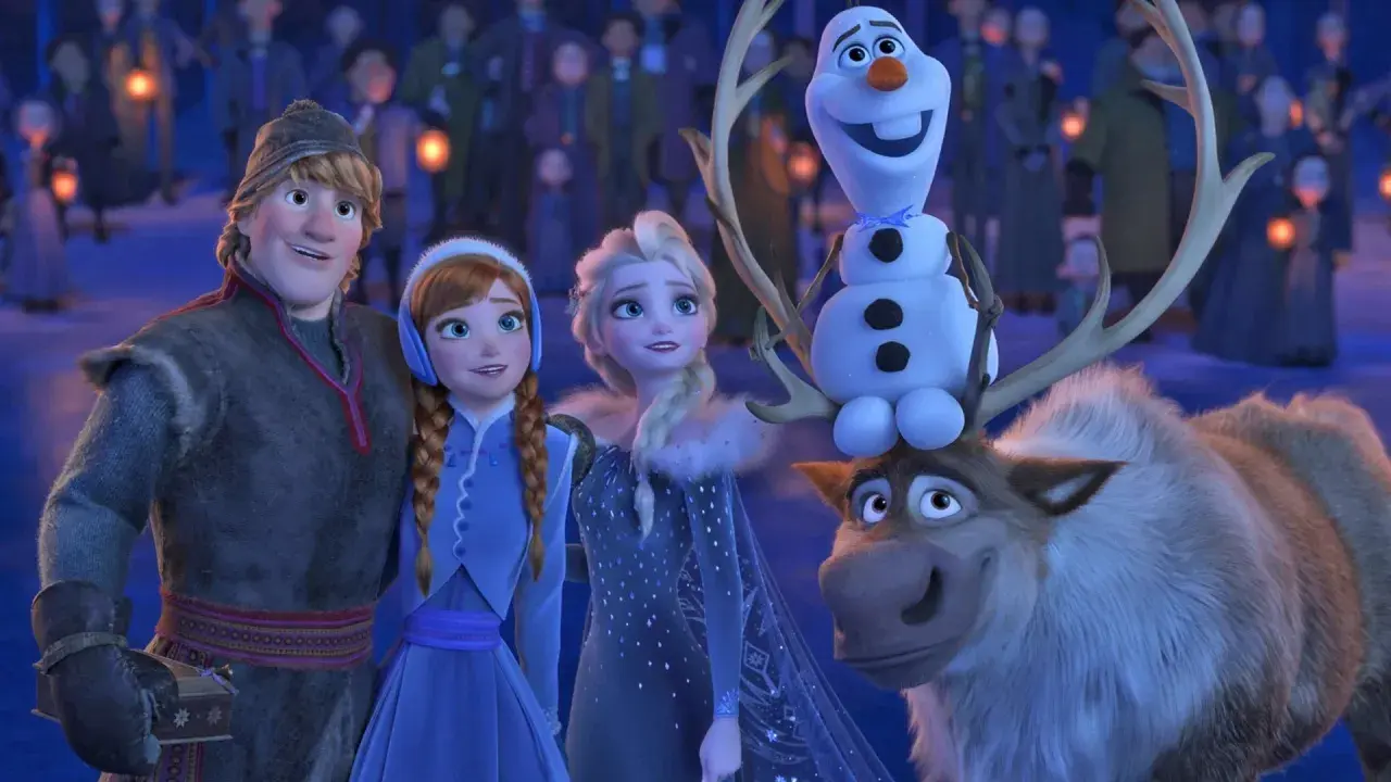 Kristoff, Anna, Elsa, Olaf und Sven in einer winterlichen Szene. Ein fröhlicher Moment aus der weihnachtsgeschichte film kinder.