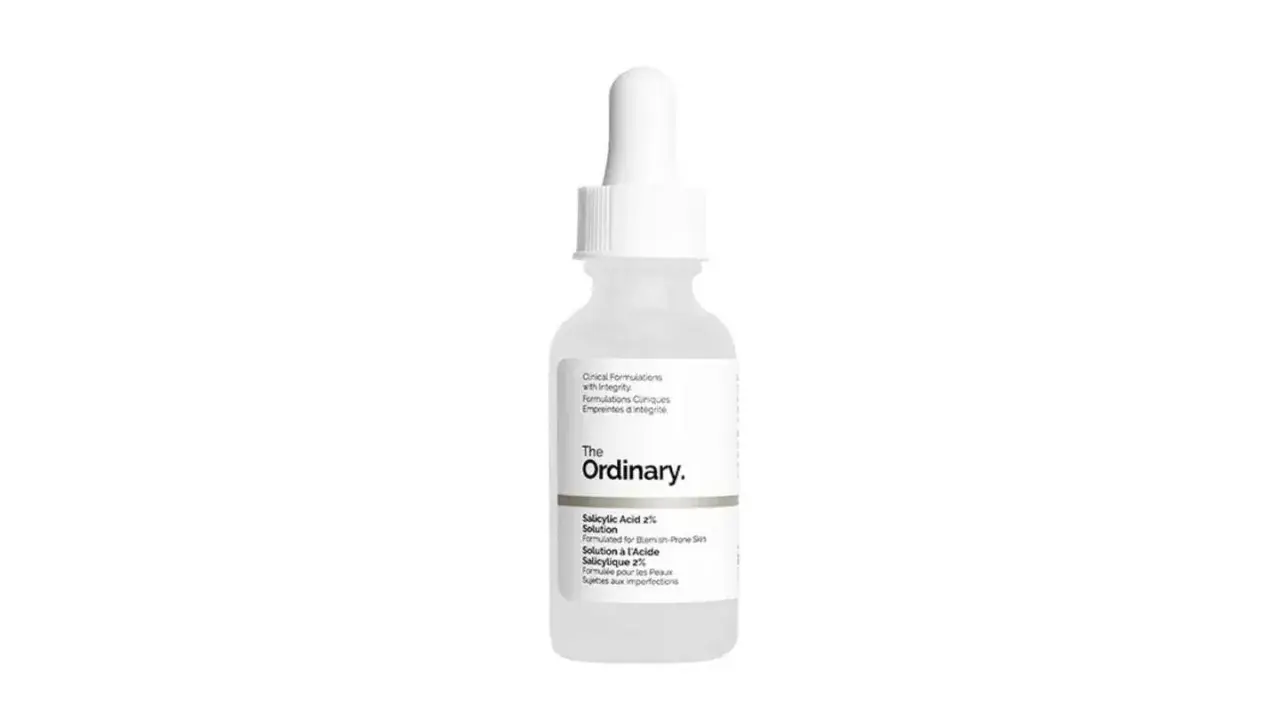 Frasco de The Ordinary con ácido salicílico al 2%, ideal para pieles con imperfecciones.