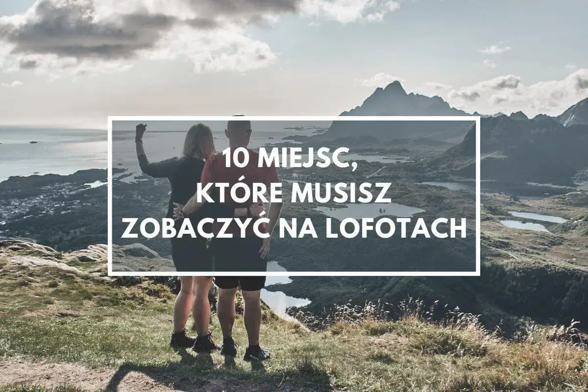 Para podziwia zapierający dech w piersiach widok na góry i morze. Napis głosi: "10 miejsc, które musisz zobaczyć na Lofotach".
