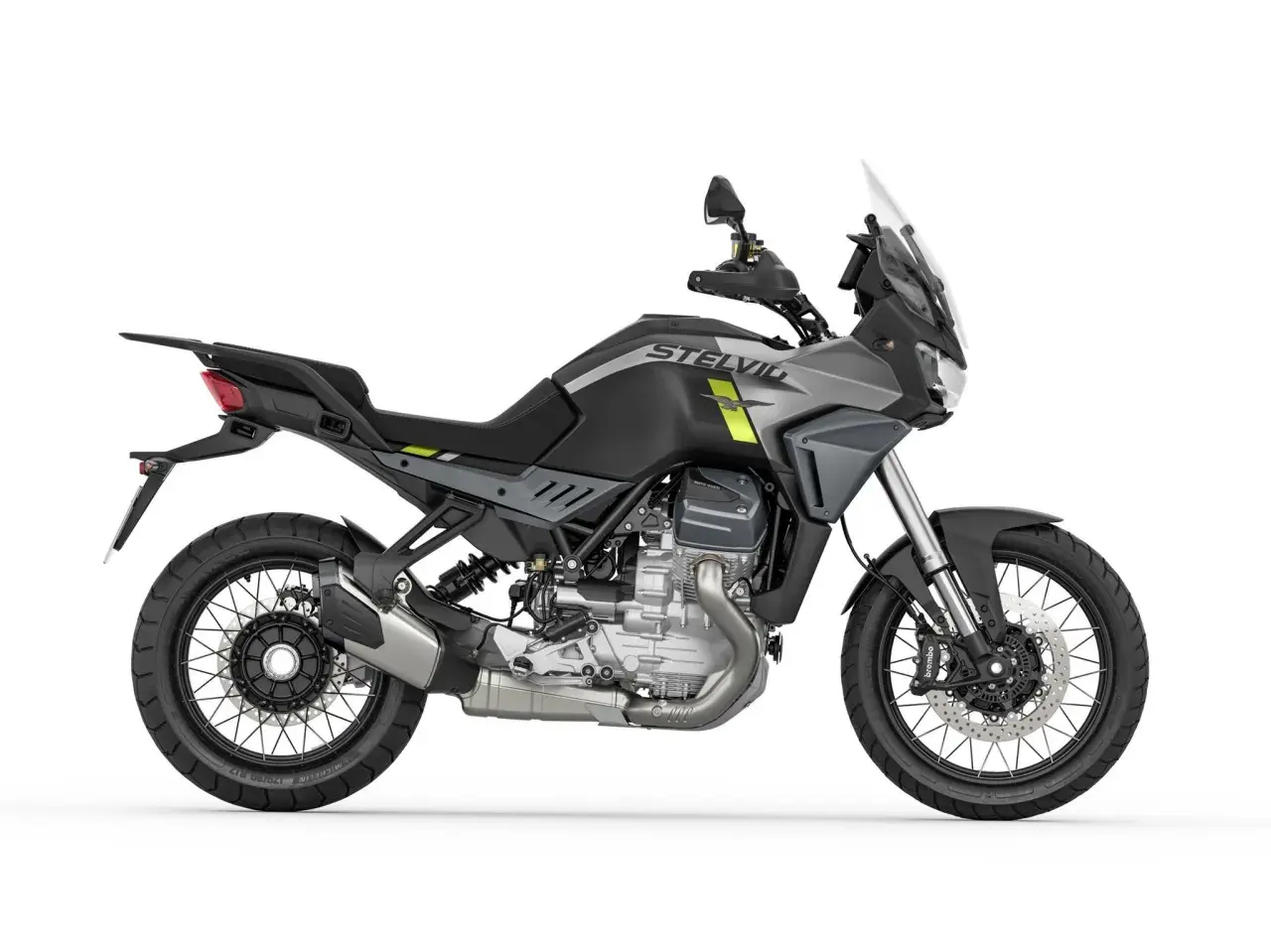 Nowy motocykl Moto Guzzi Stelvio w szarym malowaniu, gotowy na przygodę.