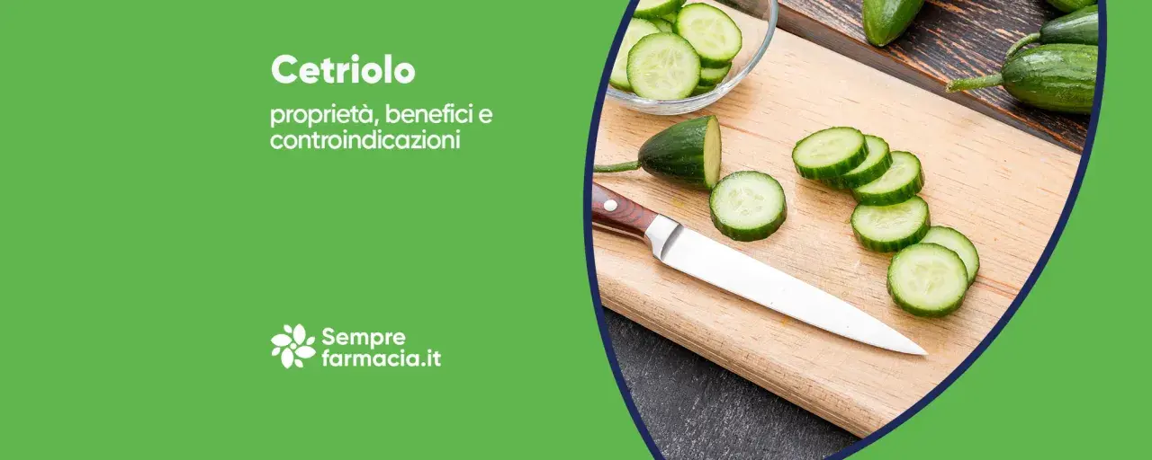 Cetriolo: scopri le sue proprietà benefiche e come usarlo in cucina. Fresche fette su tagliere con coltello.