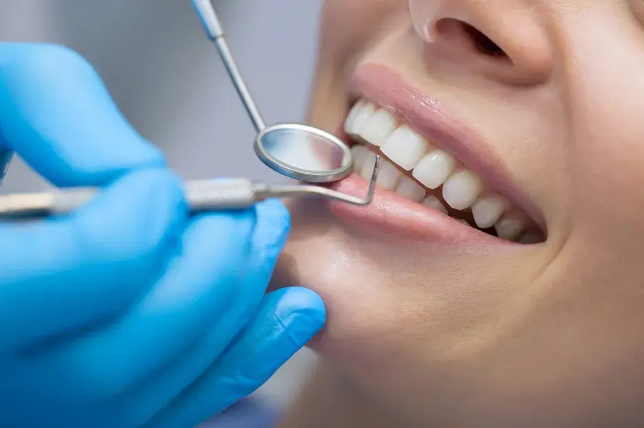 Ile zarabia dentysta w USA? Prawdziwe zarobki i koszty życia