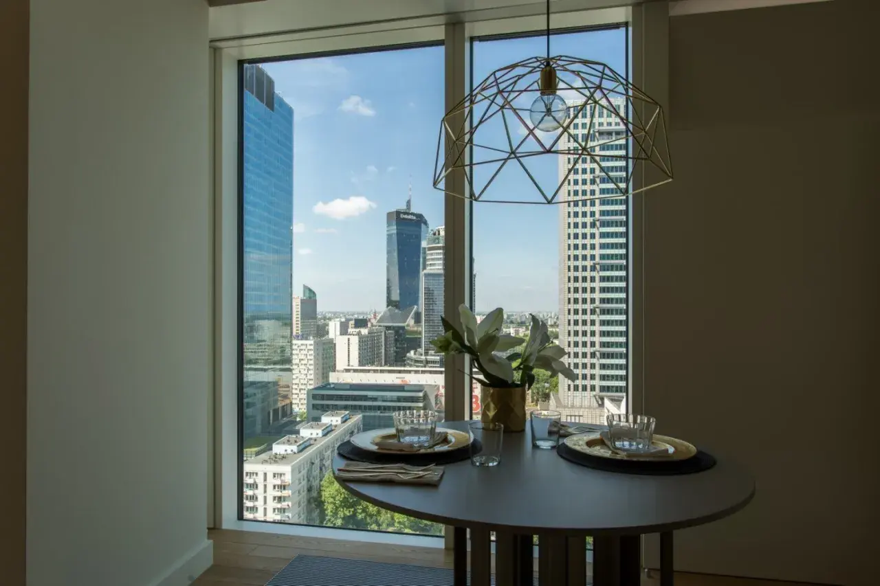 Ile kosztuje apartament na Złotej 44? Ceny, trendy i porównania