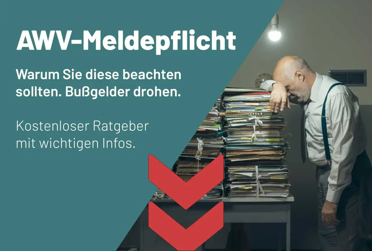 Überforderter Mann neben Aktenberg. AWV-Meldepflicht beachten, um Bußgelder zu vermeiden. Kostenloser Ratgeber mit Infos.