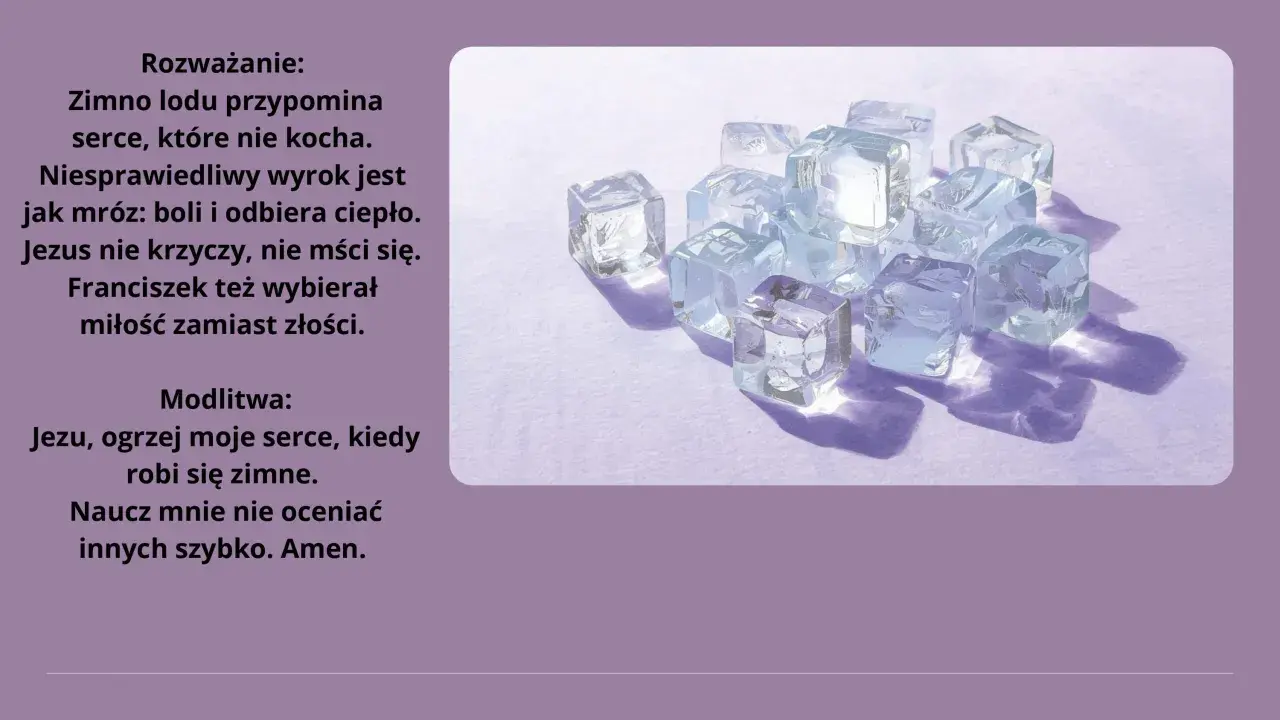 Kwadratowe kostki lodu na jasnym tle, obok tekst w języku polskim.