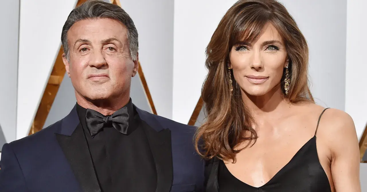 Sylvester Stallone z żoną Jennifer Flavin na czerwonym dywanie.
