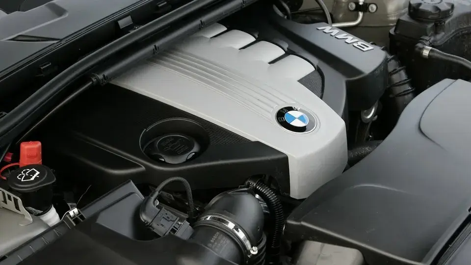 BMW E90 jaki silnik wybrać? Porównanie, wady i zalety każdego silnika