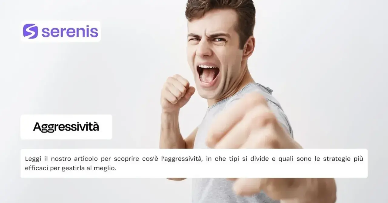 Uomo con espressione di una persona aggressiva verbalmente, pugni stretti. Titolo "Aggressività".