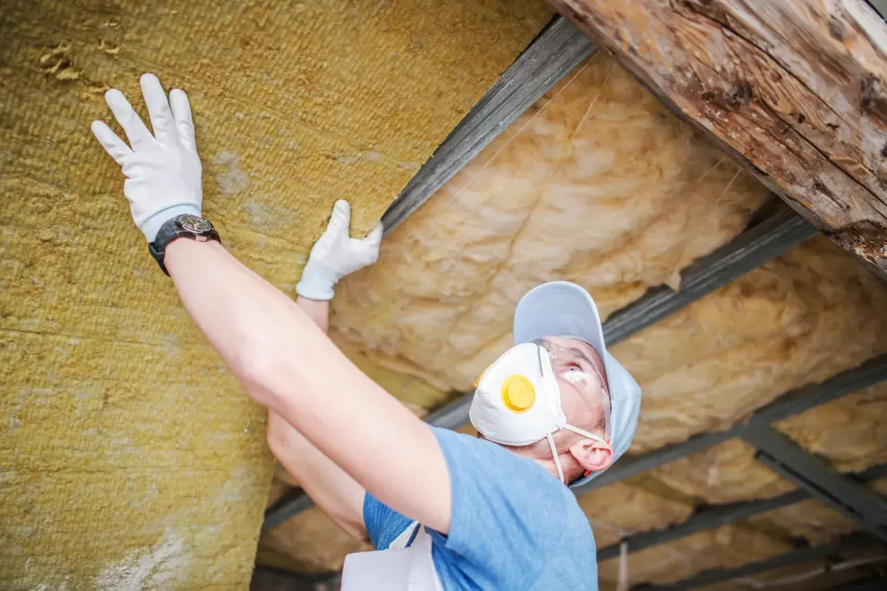 Jak ocieplić budynek skutecznie i tanio – najlepsze materiały i metody