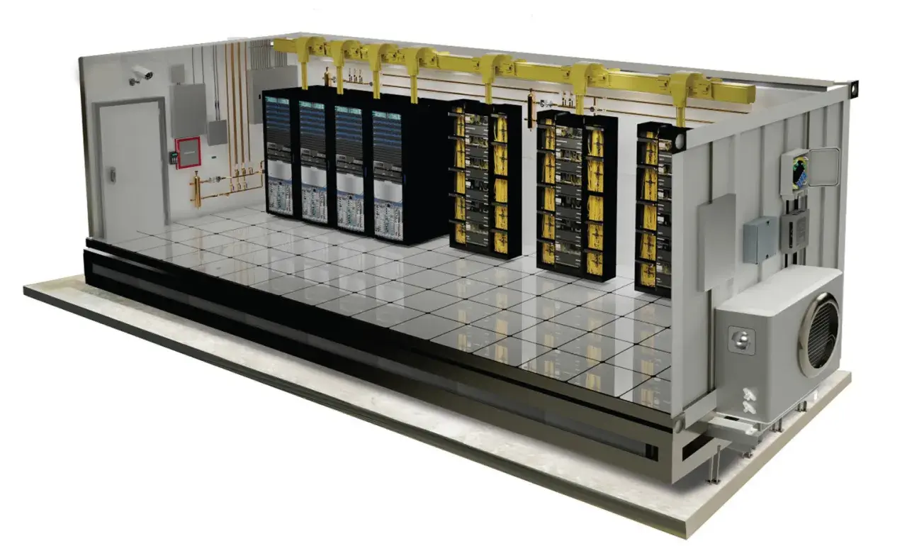 Vue en coupe d'un **data center extérieur** modulaire, avec des racks de serveurs, câblage jaune, système de climatisation et caméras de surveillance.